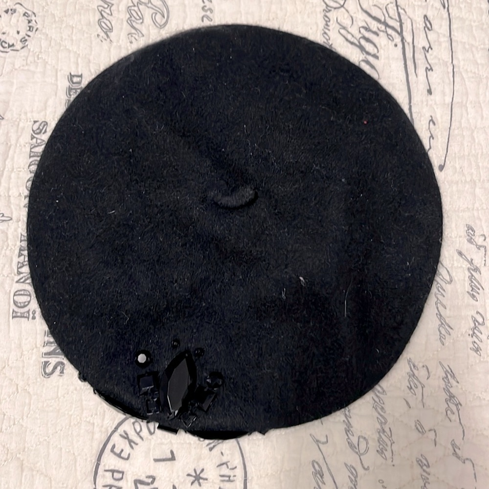 NY and Company Jeweled Beret